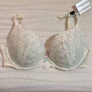 Victoria's Secret Cream Lace Bra